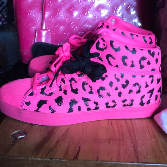 reebok pink leopard